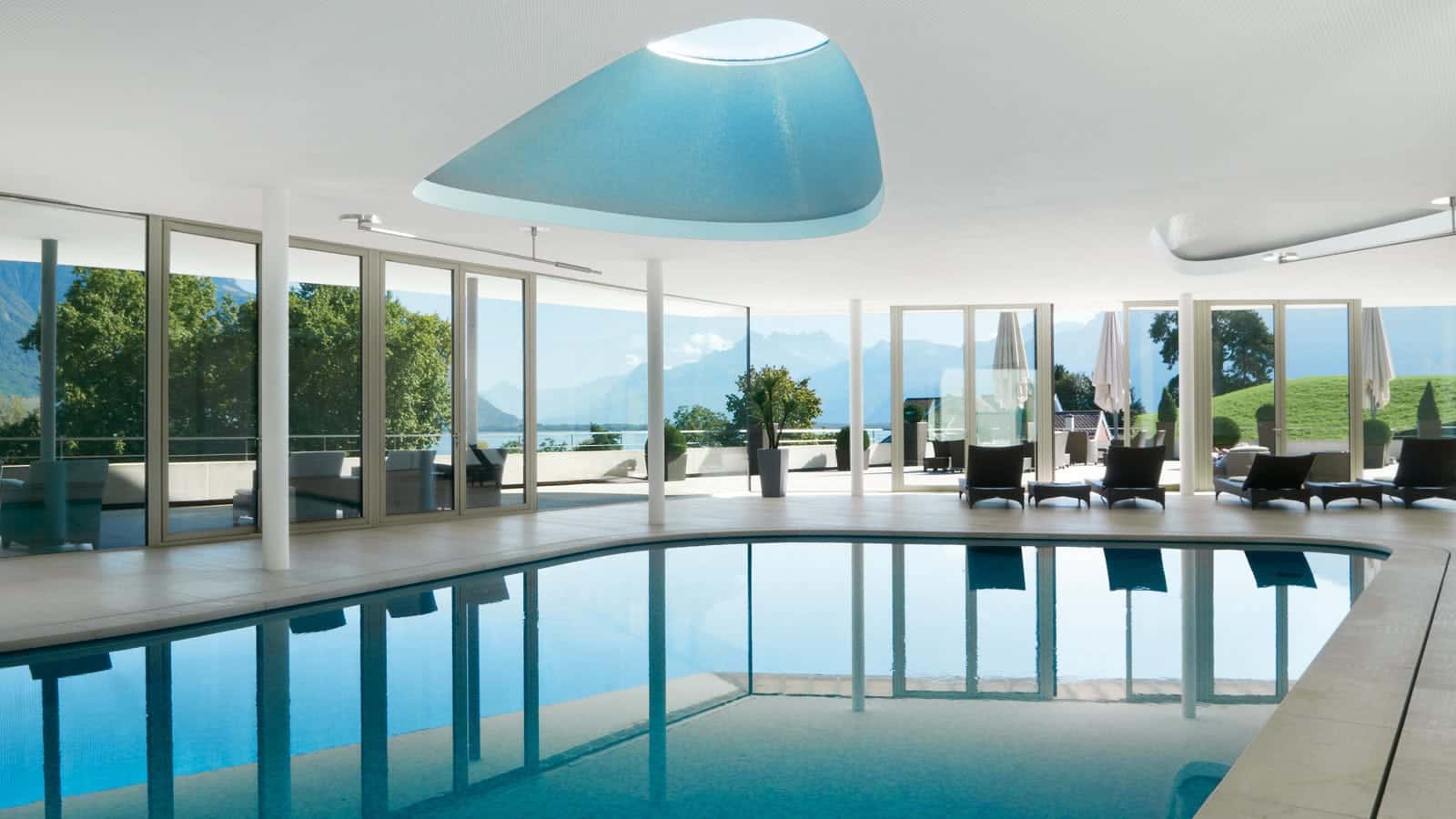 CLINIQUE LA PRAIRIE – Stop time in its tracks!