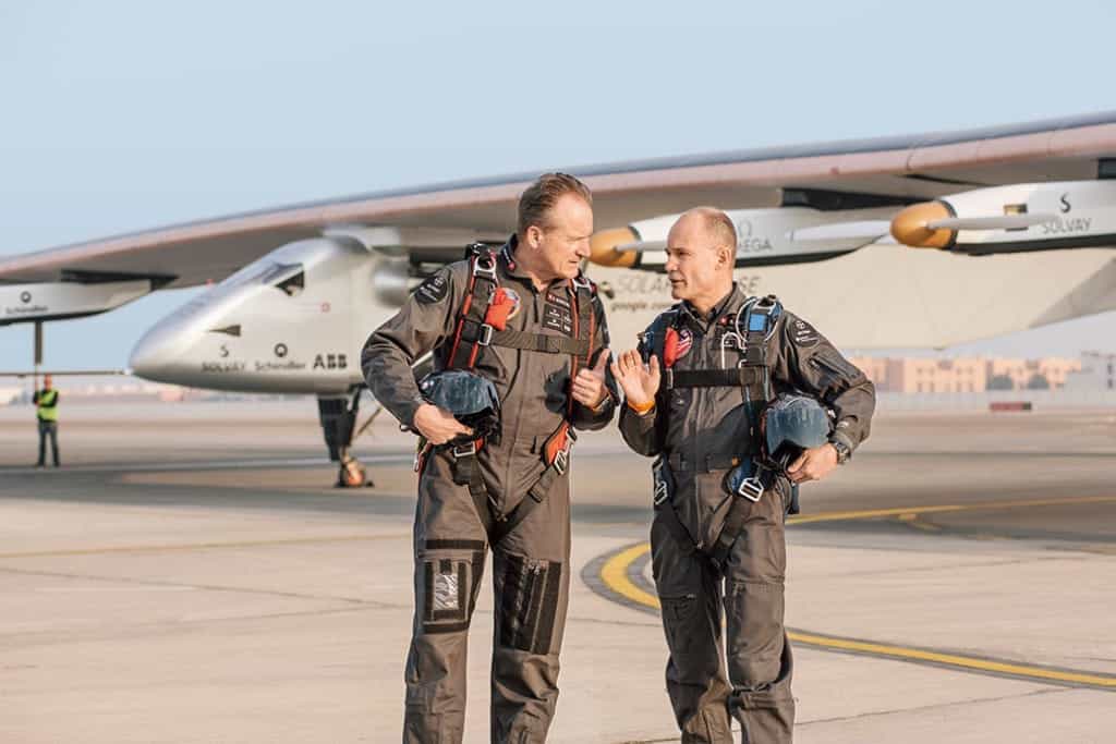 André-Borschberg,-Bertrand-Piccard-et-le-Solar-Impulse-©-Regis-Colombo---Diapo.ch