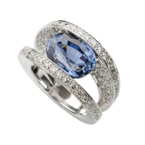 Ring with blue sapphire
