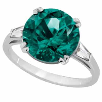 Bague sertie d’une tourmaline verte et diamants