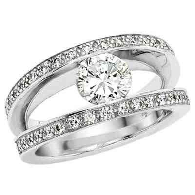 Ring set with white diamonds