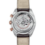 Montre-Omega-Speedmaster-Moonwatch-Omega-Co-Axial-Master-Chronometer-Chronographe-Phases-de-lune-4425-mm-304.23.44.52.13.001-Lionel-Meylan-Horlogerie-Joaillerie-Vevey-dos