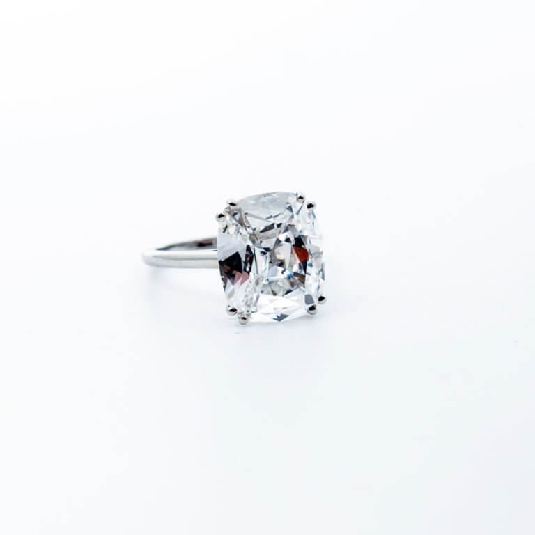 Vintage Jewelry - Solitary