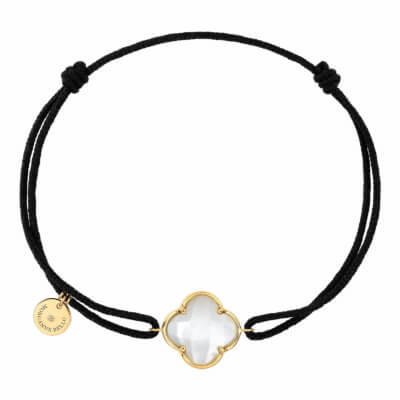 Victoria, bracelet cordon noir avec motif trèfle en nacre blanche, entourage en or jaune