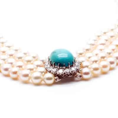 Collier de perles en chute