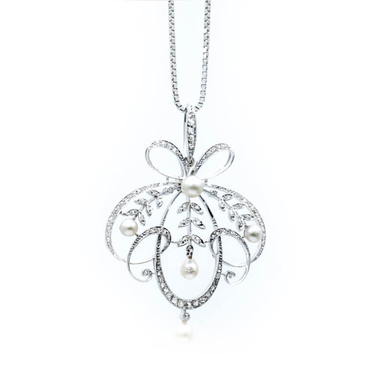 Vintage Jewelry - Chain with a Vintage pendant
