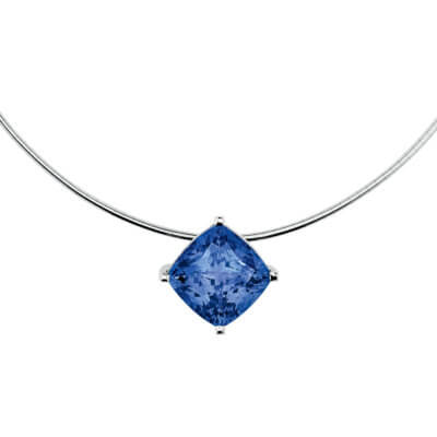 Pendentif en or blanc serti 4 griffes d’une tanzanite