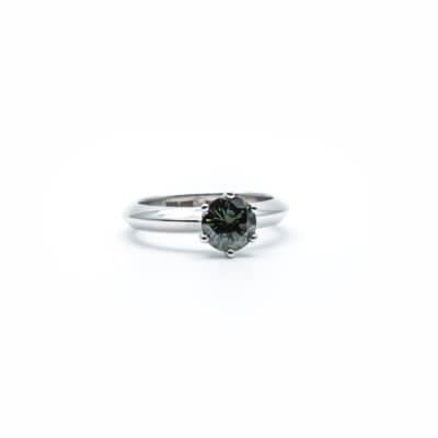 Solitaire or blanc avec diamant vert