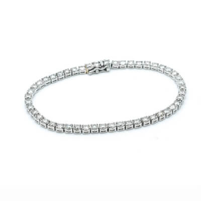 Bracelet tennis en platine serti de 49 diamants
