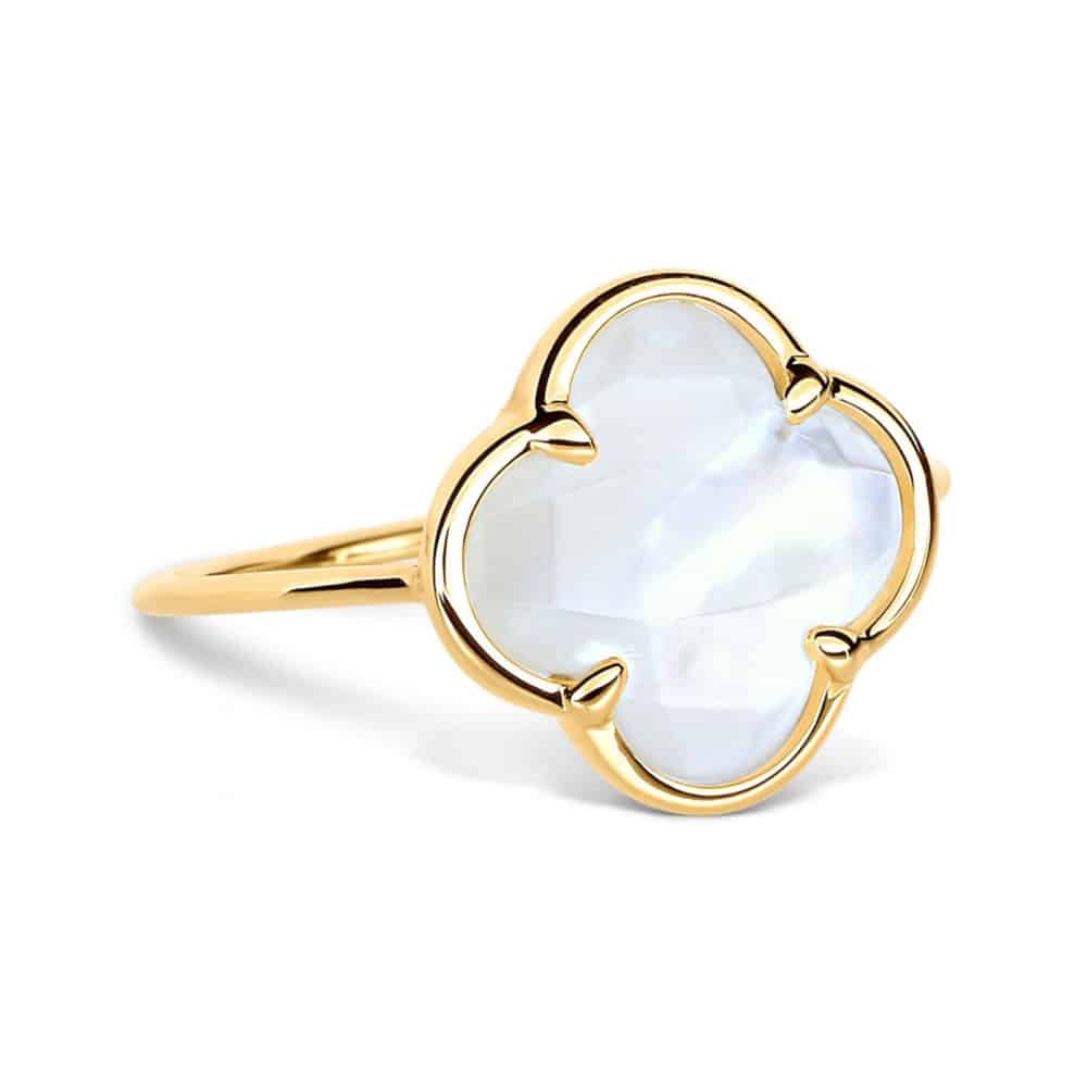 Victoria bague en or jaune 750 sertie d’un trèfle en nacre blanche