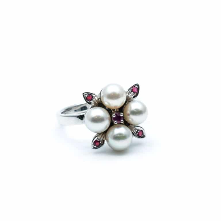 Vintage Jewelry - Vintage floral pattern ring with ruby ​​and pearls