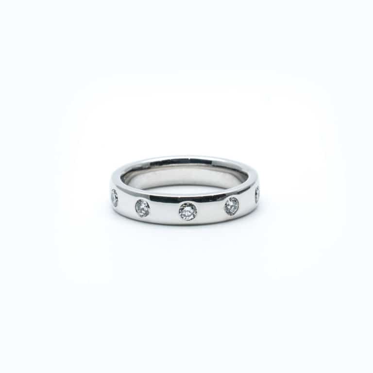 Bague en or blanc 750 sertie de 10 diamants