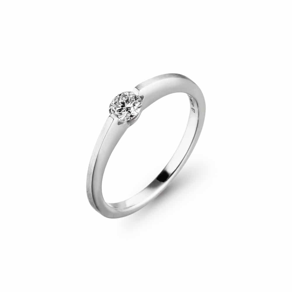 Liberté Engage solitaire en or blanc serti d’un diamant libre