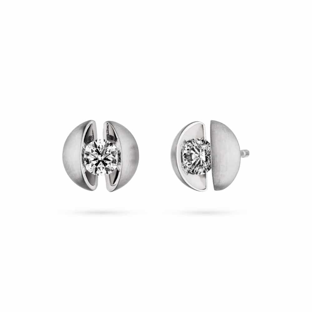 Calla clous d’oreilles en or blanc sertie de deux diamants