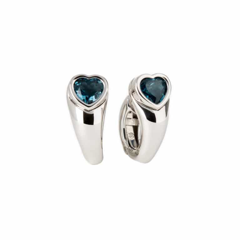 Piaget - Piaget hoop earrings in 750 white gold, heart motif set with 2 blue topazes
