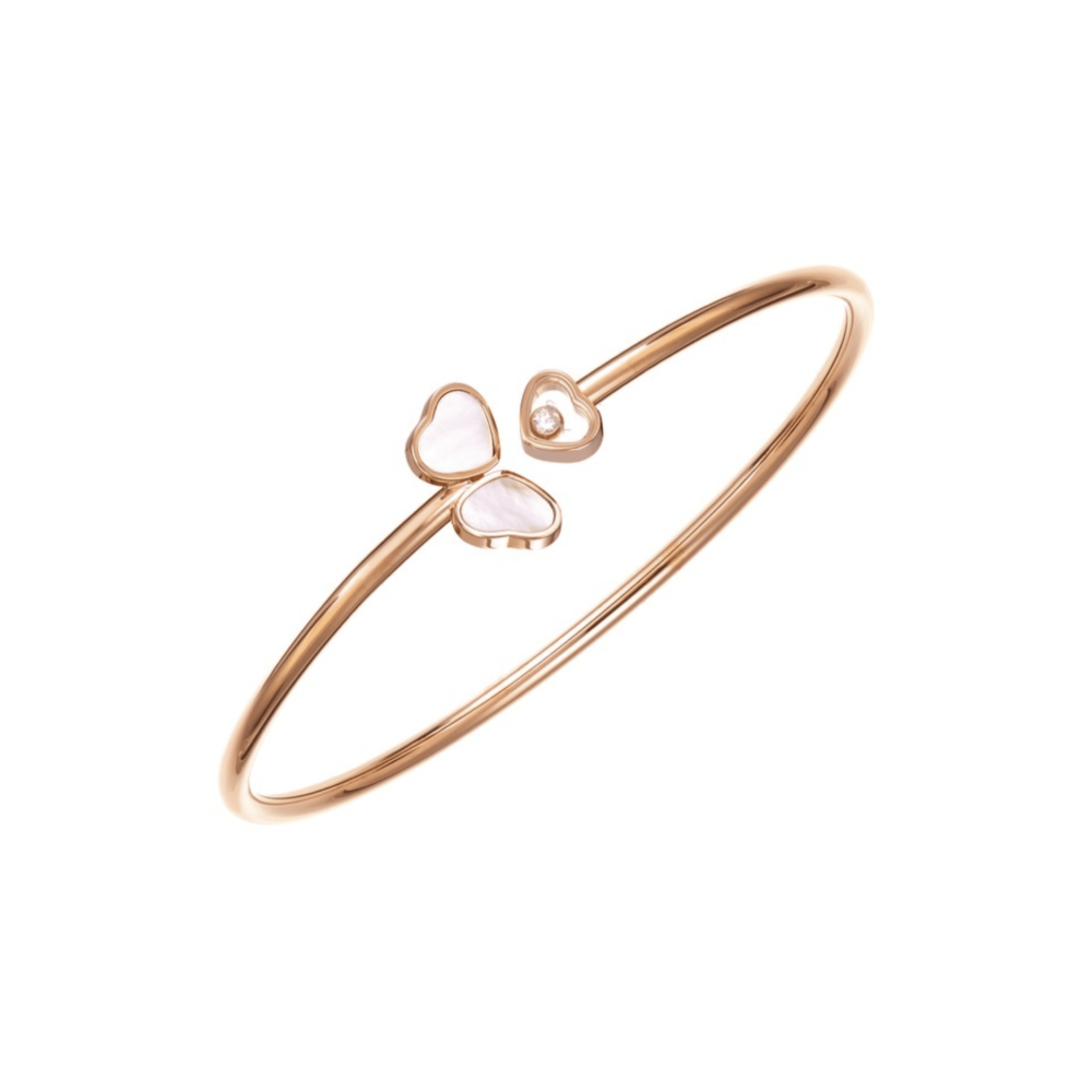 Happy Hearts bracelet rigide en or rose, 3 motifs coeurs dont un avec un diamant mobile et deux avec nacre blanche