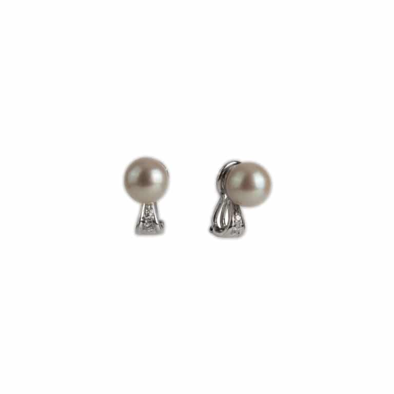 Vintage Jewelry - Vintage clip earrings in white gold adorned with 2 pearls and 4 diamonds