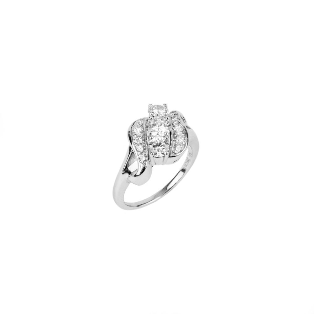 Bague Vintage en or blanc 750 sertie de 13 diamants