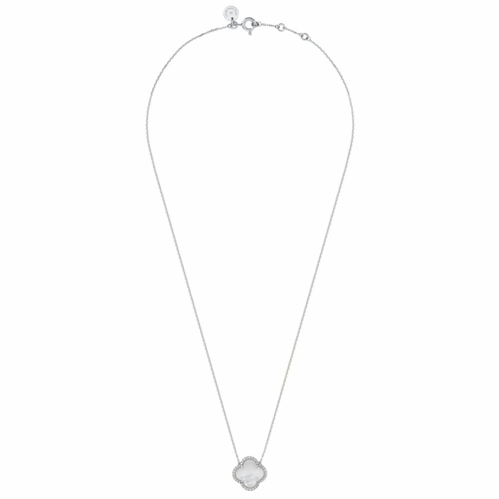 Victoria collier en or blanc serti d’un trèfle en nacre blanche entouré de diamants