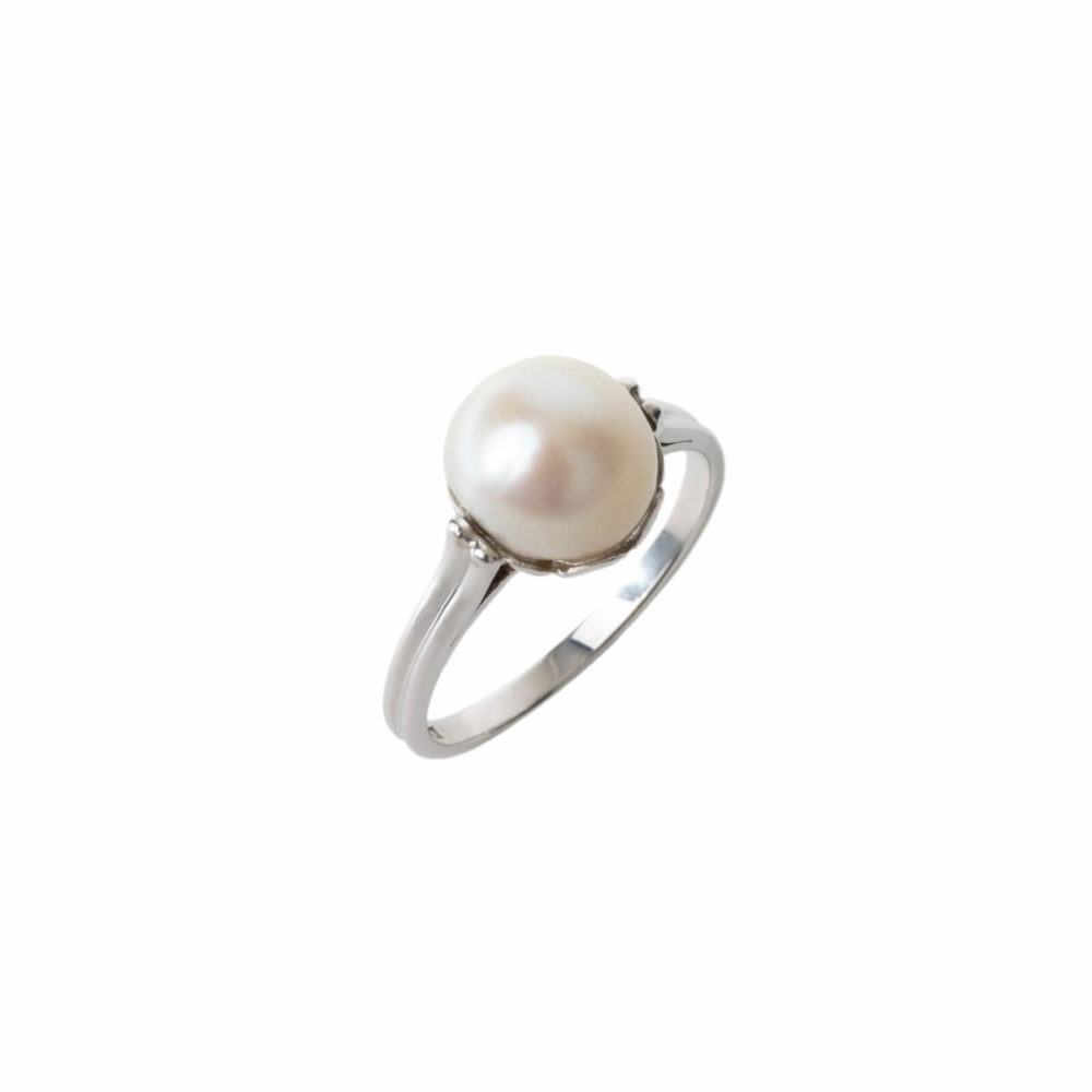 Bague en or blanc ornée d’une perle fine