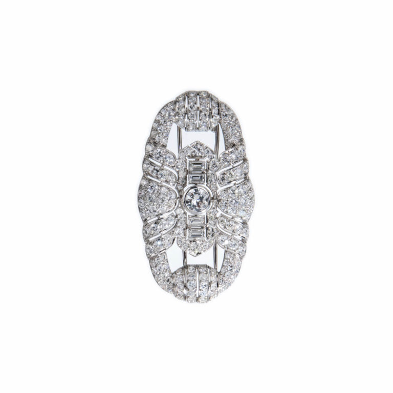 Vintage Jewelry - Platinum brooch set with diamonds