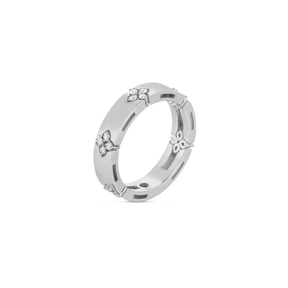 Love in Verona ring with diamonds