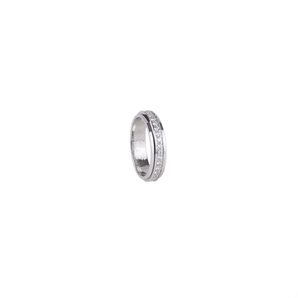 Possession bague en or blanc sertie de 38 diamants