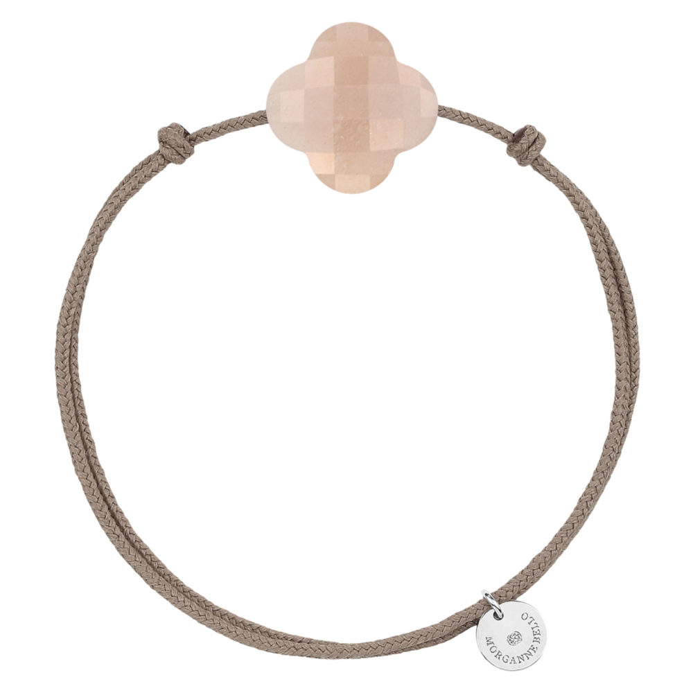 Friandise bracelet cordon taupe, trèfle pierre de lune pêche