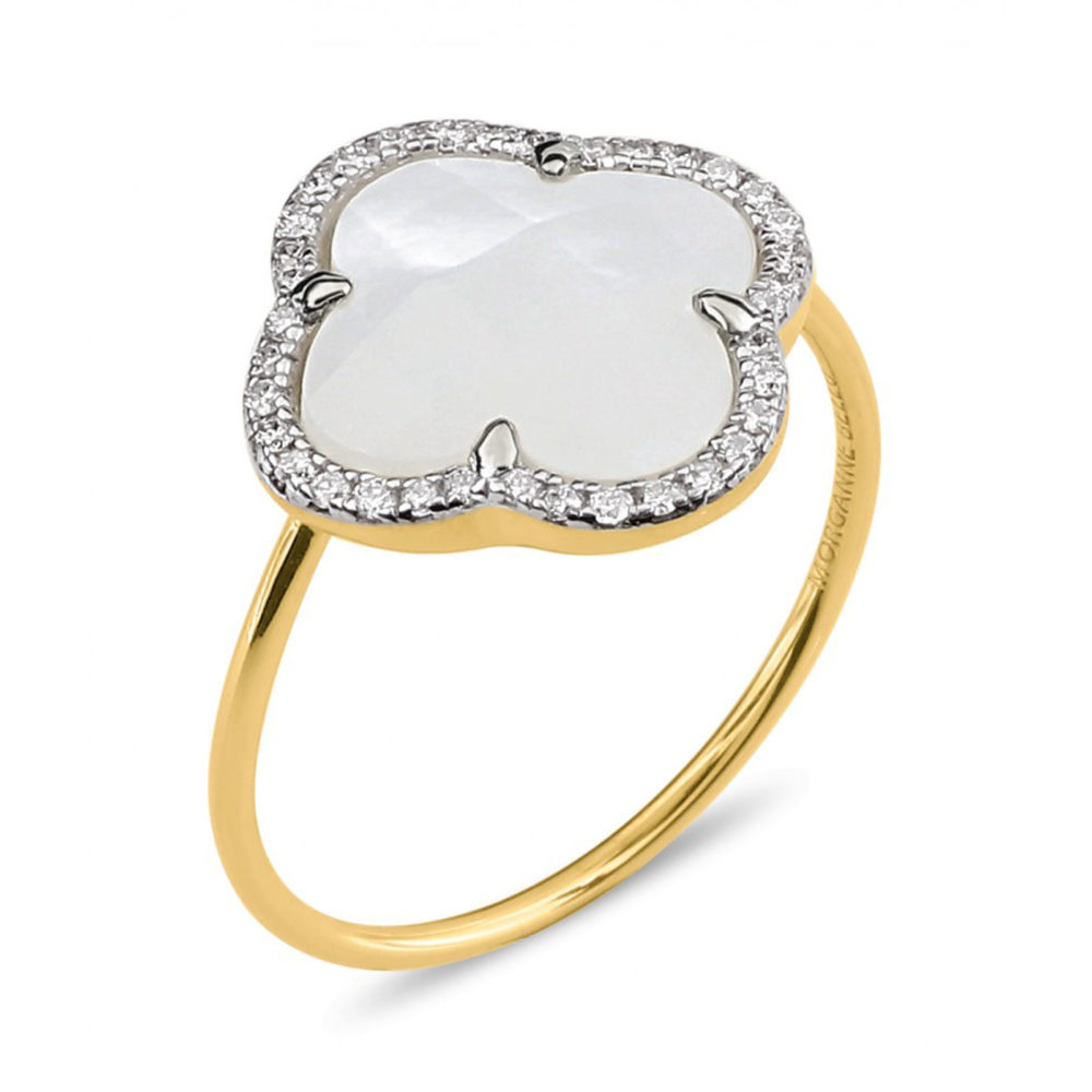 Victoria ring in 750 yellow gold, set with a white mother-of-pearl clover surrounded by diamonds