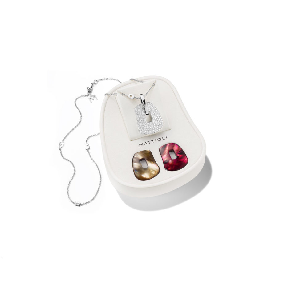 Puzzle, collier en or blanc 750, puzzle sertie de diamants, puzzle onyx et puzzle nacre noire