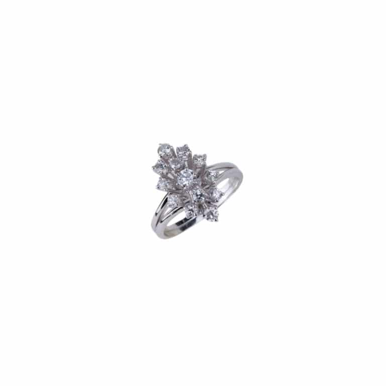 Vintage Jewelry - Vintage ring in 750 white gold, “shuttle” or “marquise” motif, set with 13 diamonds