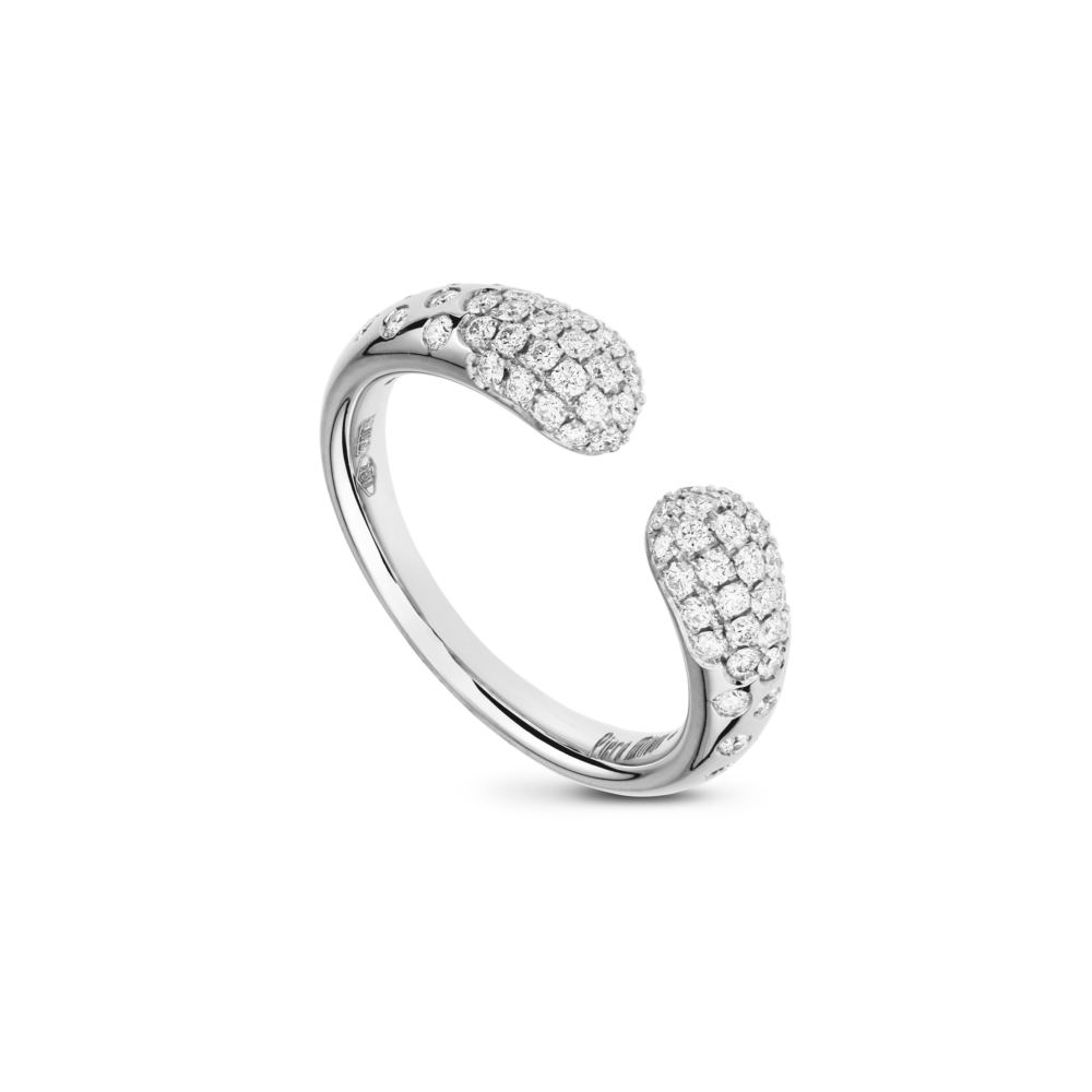 Ring with diamonds