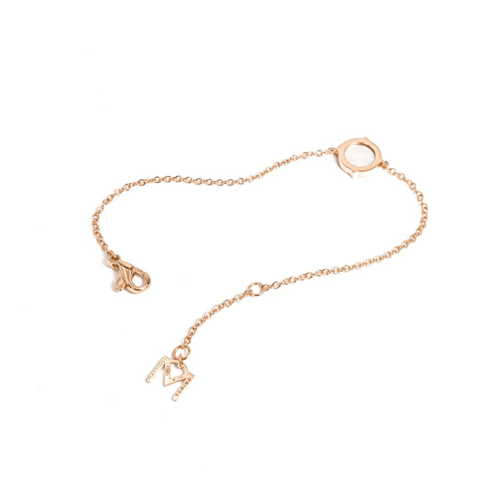 Bracelet en or rose serti d’une nacre blanche