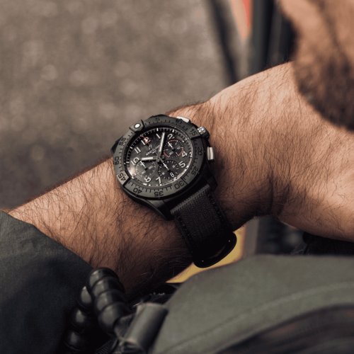 breitling avenger b01 chronograph 44 night mission SB0147101B1X1 horlogerie lionel meylan vevey lausanne