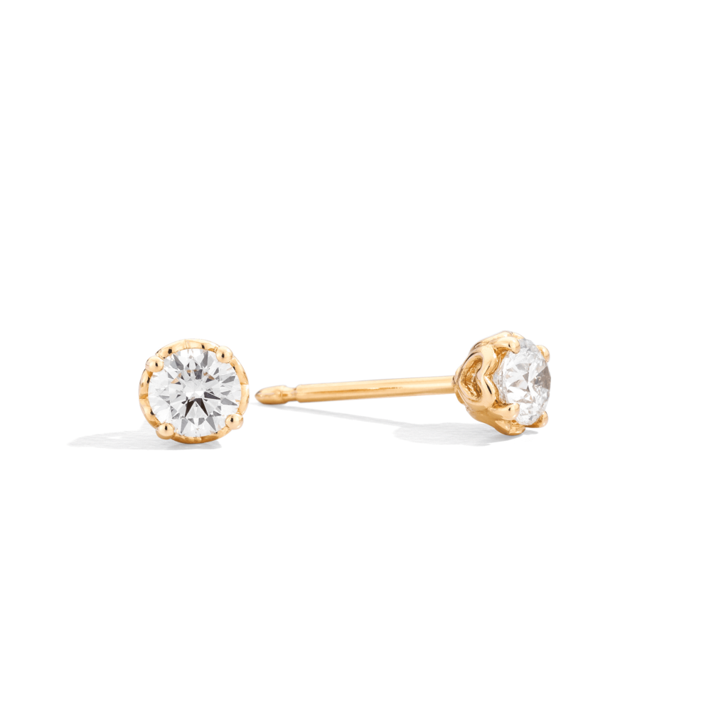 Clous d’oreilles en or jaune avec deux diamants taille brillant total 0.51ct