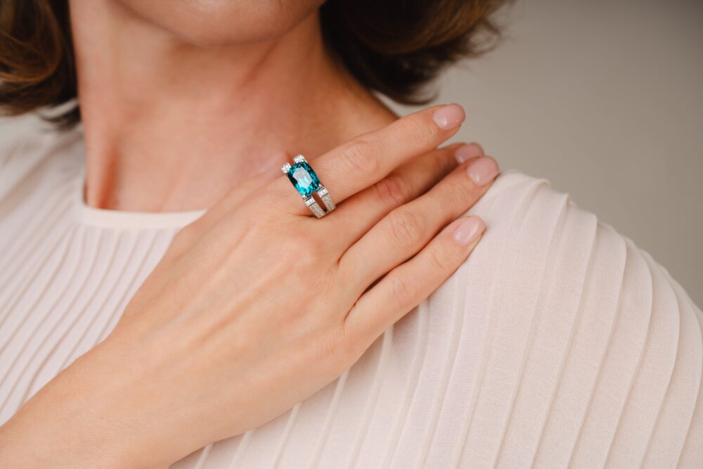 White gold ring set with a zircon and diamonds